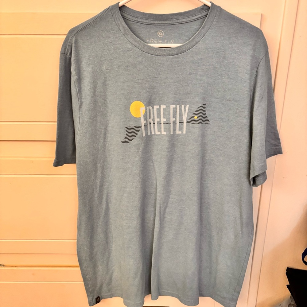 Free fly apparel men’s XL blue short sleeve T-shirt logo
